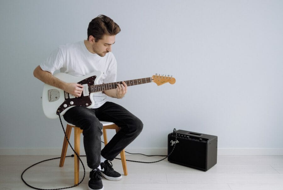 Edinburgh Music Theory Lessons | Morningside School of Music The evolution of the guitar,10 iconic guitarists,guitar,guitarists,